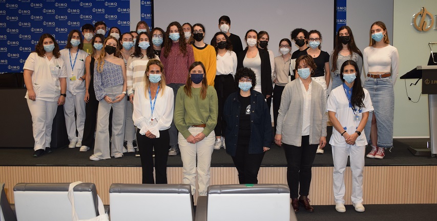 Estudiantes de Medicina y Enfermería asisten en primicia al preestreno de la película 'De Humani Corporis Fabrica' en la Clínica IMQ Zorrotzaurre